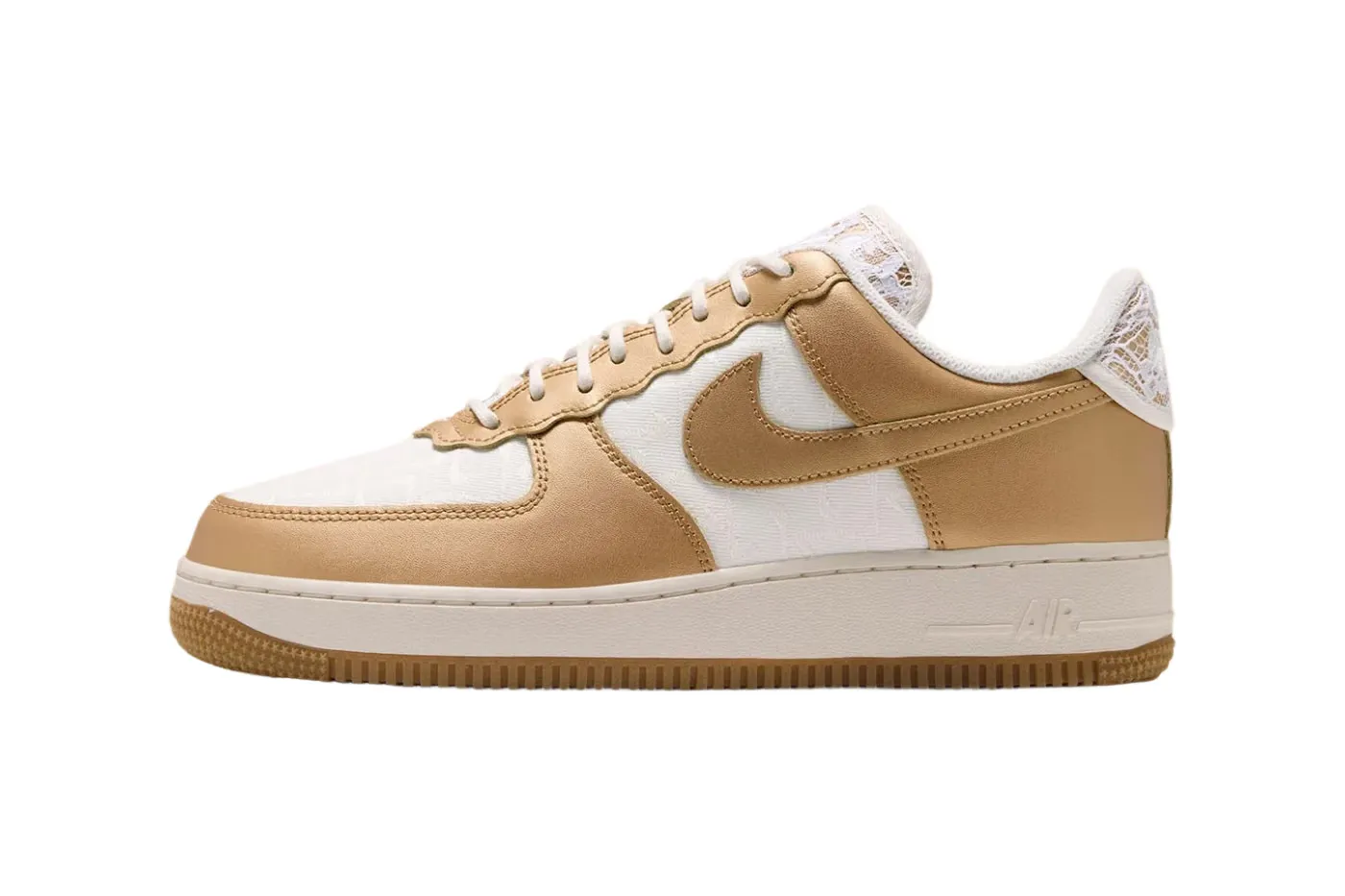 Nike Air Force 1 Low「Lace Metallic Gold」舍弃皮革材质，换上编织纹理与花卉蕾丝饰边