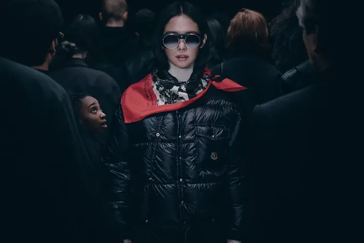 JENNIE、Cher 与 Grace Jones 共同出镜 Moncler Re/Icons 广告大片