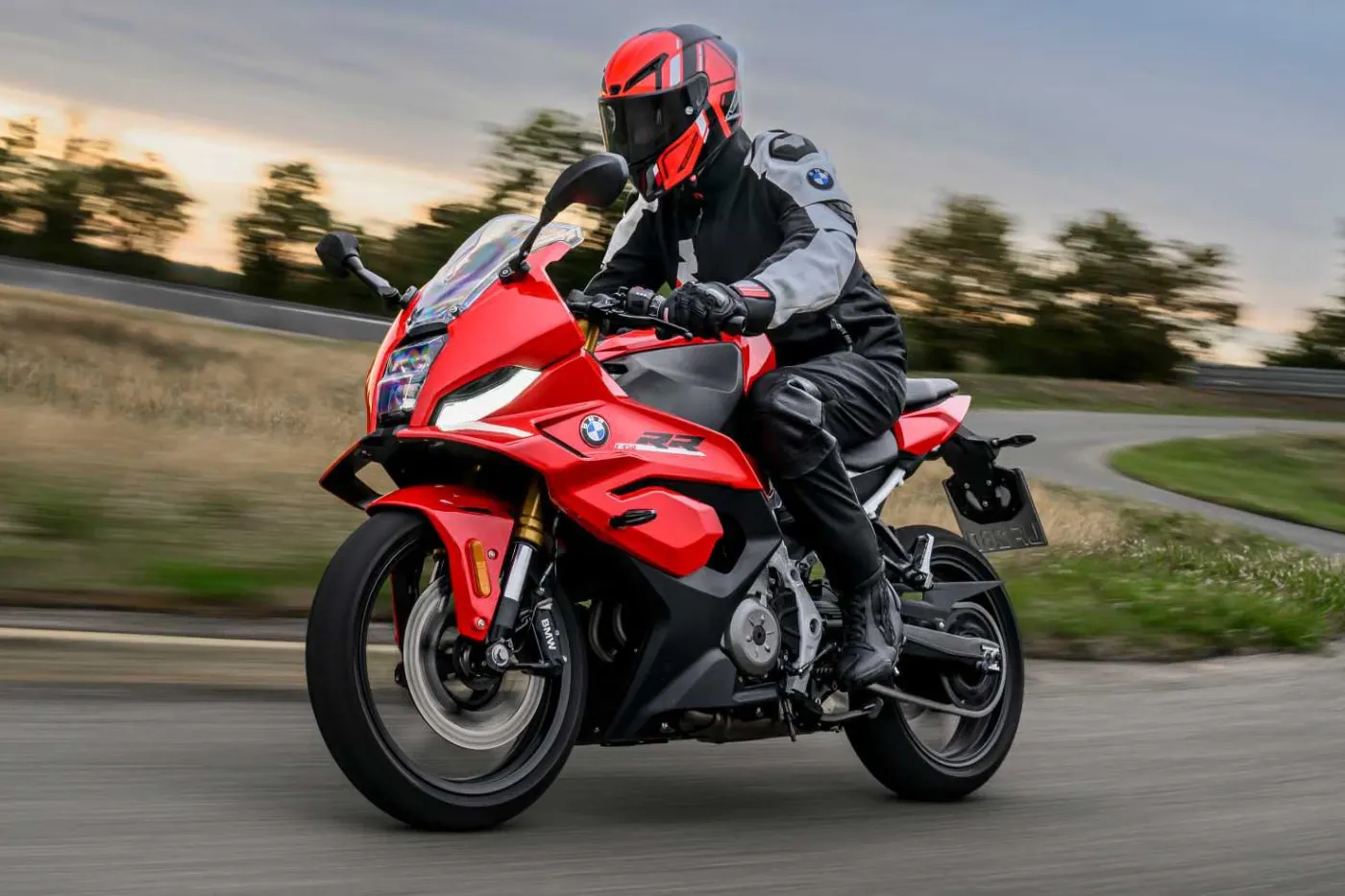 BMW 正式发布具备超级电单车空气动力学之入门级跑车 F 450 RR