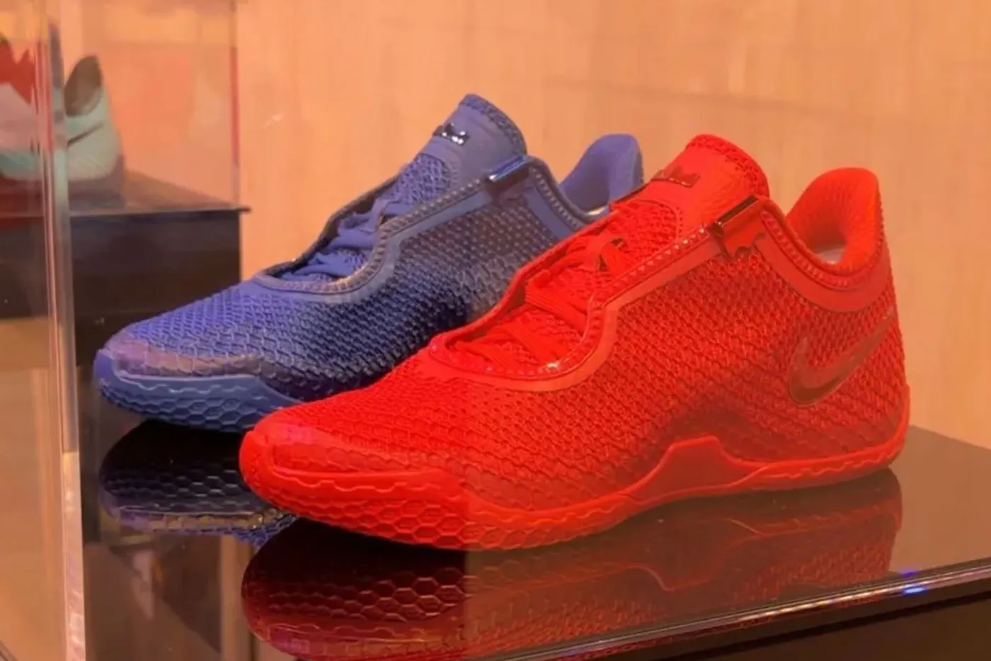 Nike LeBron 24 释出两款单色 Philadelphia 76ers 配色鞋款