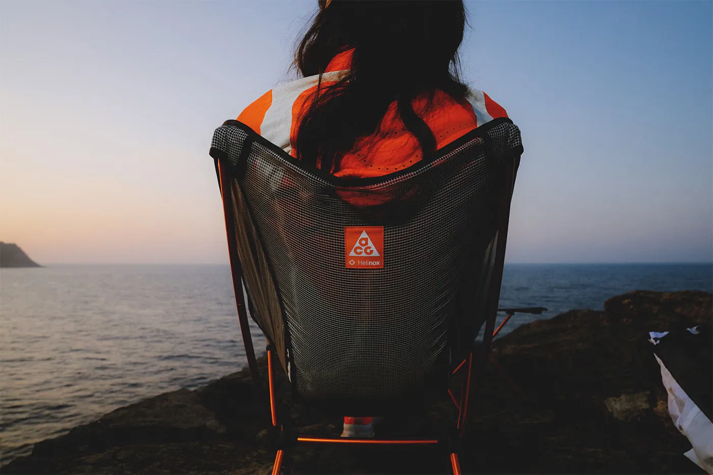Nike ACG × Helinox 推出标志性橙色轻量化露营家具系列